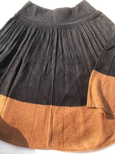 Double Shade Woolen Skirt