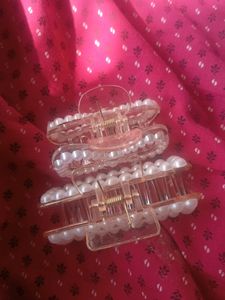 brand new korean claw clip with pearls..