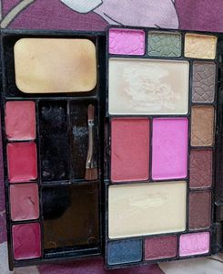 Lakme Skin Mousse &amp; Eyeshadow Palette