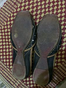 Anouk Embellished Juttis