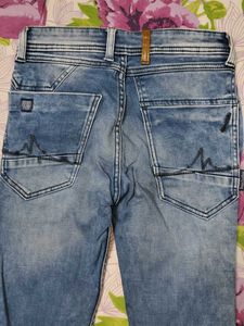 Distressed blue denim jeans 👖