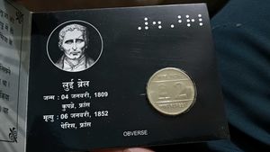 Louis Braille  2rs UNC  With a yellowish Tone