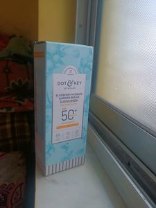 80g Dot & Key Sunscreen