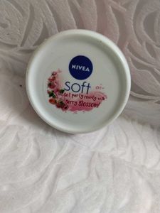 Face Primer & Nivea Soft Cream and mcaffeine scrub