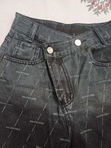 Trendy Distressed Jeans