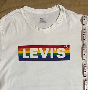 Brand New Levi&#39;s White Tshirt For Men