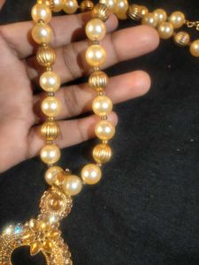 pendant with pearl chain