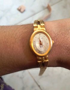Titan Gold Watch For Girls / Women&#39;s