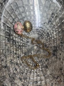 Vintage Floral Locket Necklace Open - Photo pendan