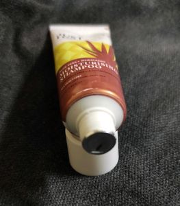 JUST HERBS MOISTURIZING SHAMPOO