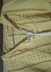 Yellow Cutout Detail Top🌛