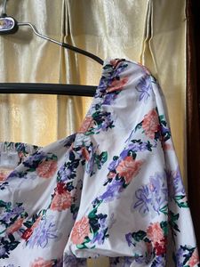 Cute Floral Print Top / Size S
