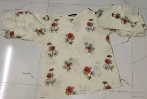 flower printed creamy blouson top