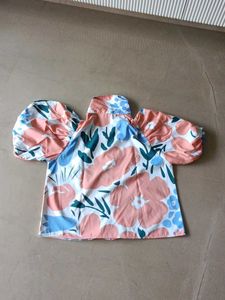 Floral top with puffed sleeves
