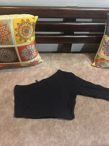 Chic One-Sleeve Crop Top