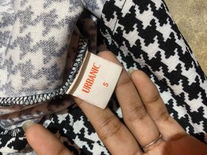 Houndstooth Puff Sleeve Top