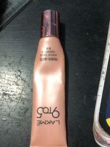 Lakme 9to5 Primer + Matte Foundation