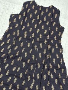 Sleeveless Gown/Dress With Golden Motifs