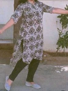 Black and white kurti size M