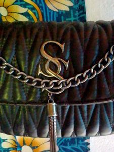 Chic Black Quilted Chain Bag