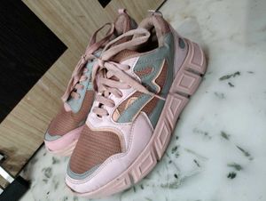 Contrast Sneakers🌸