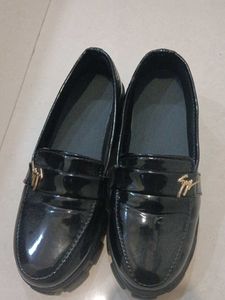 Shoes Which U Can Wear With Formals As Well Casual