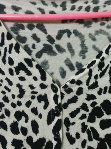 Stretchable Animal Print Cropped Cardigan