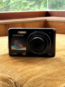SAMSUNG DV 100 Dual Screen Digital Camera