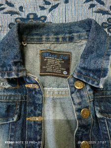 Girl&#39;s Sleevless Denim Jacket / Vest