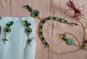 Green beautiful necklace set with maangtika