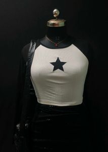 Star Graphic Crop Top