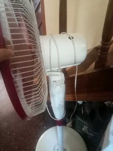 White Fan Stand - Excellent Condition
