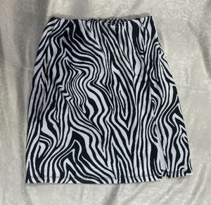 SSS ZEBRA  MINI SKIRT 💗(w Tag)