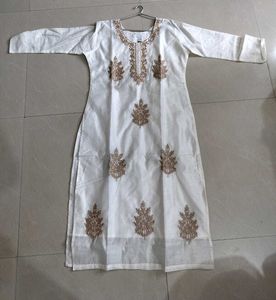 Straight Fit White Kurta With Golden Embroidery