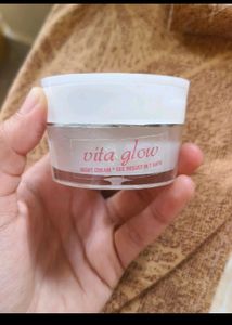 💕❣️Vita Glow _ Skin Whitening Cream ❣️💕