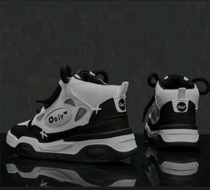 Stylish Black &amp; White ogiy sneakers