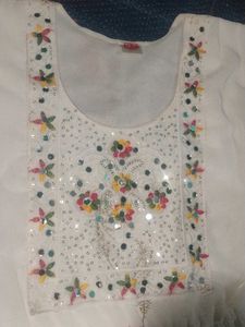 1 pic beutiful gown