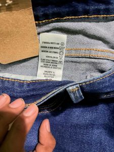 Levis Women 711 Skinny Fit Light Fade Stretchable