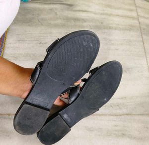 Black Bow Slip-On Flats – Size 37 (Max) 👡