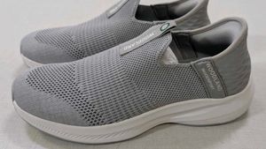 Women&#39;s Slip in sneakers Size 5 🔥