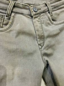 Stylish Gray Jeans 👖