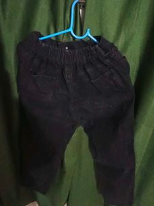 white top ripped straight jeans