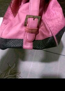Hand Bag-2 slip pockets,3 small chain ,1 big chai