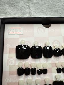 (Sale) Black Press On Nails 4 Ur Toes- Leg