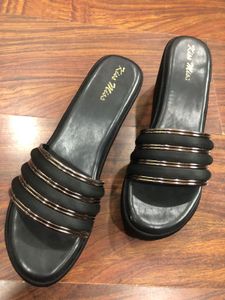 Chic Black Wedges Size UK4