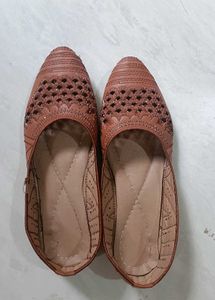Ethnic Brown Juttis