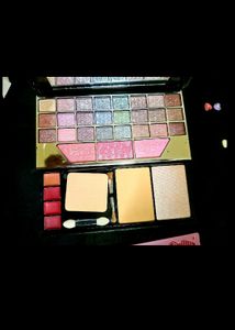 Big Deal 🔥🔥Buy Brand New Eyeshadow Kit