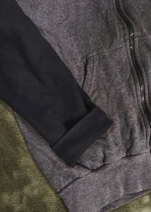 😎Nice Hoodie Black and grey two tones zip up.🤘🏻