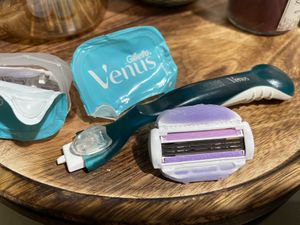 Gillette Venus Razor + 2 Refills
