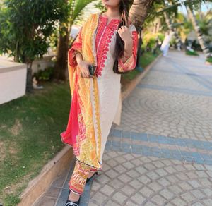 Elegant Pakistani Suit